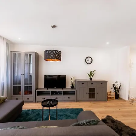 Flora Center Apartment *