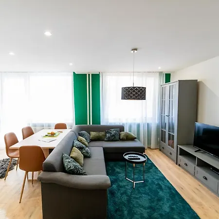 公寓 Flora Center *