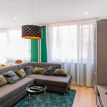 Flora Center كَشّا