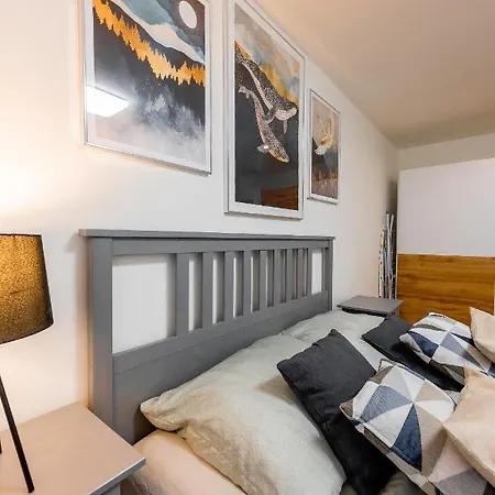 Flora Center * كَشّا