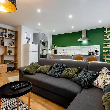 Flora Center * كَشّا